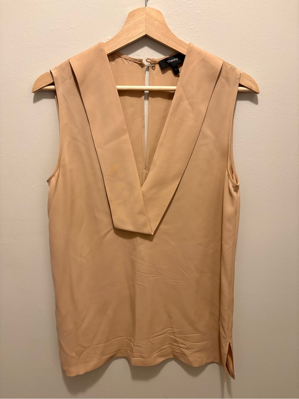 Theory Sleeveless V-Neck Shell in Pale Rose Small